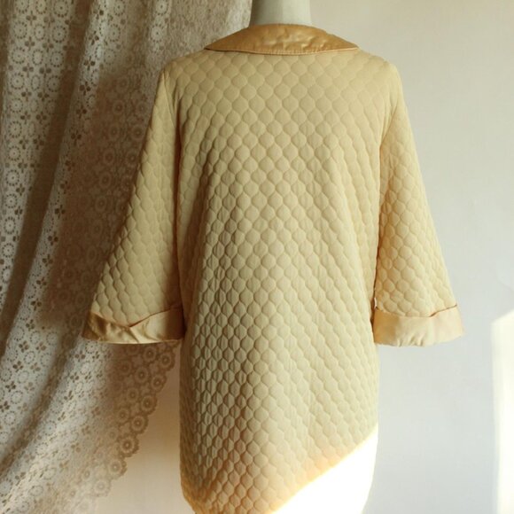 Vintage 1960s Robe, Gossard Artemis Golden Yellow Quilted Bed Jacket, Pointed - Picture 10 of 10